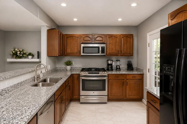 122 Columbia Street, Toledo, OH 43620