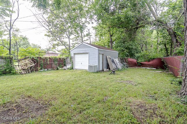 122 Columbia Street, Toledo, OH 43620