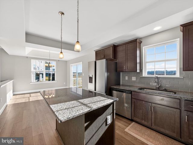 219 SUNGLO DR, Leesport, PA 19533