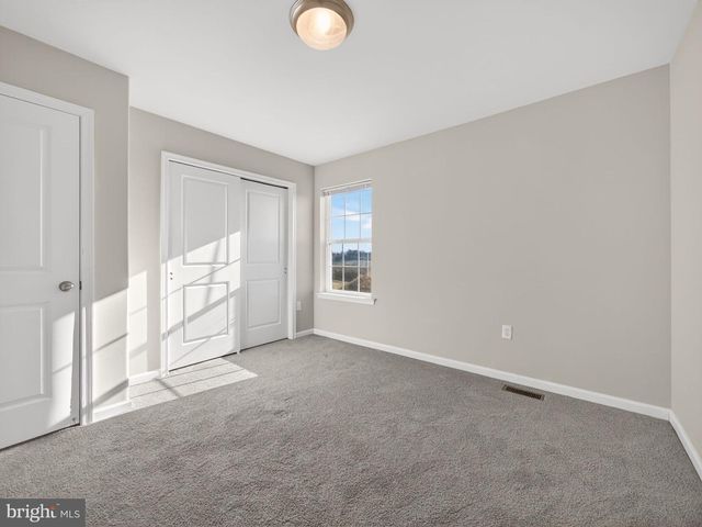 219 SUNGLO DR, Leesport, PA 19533