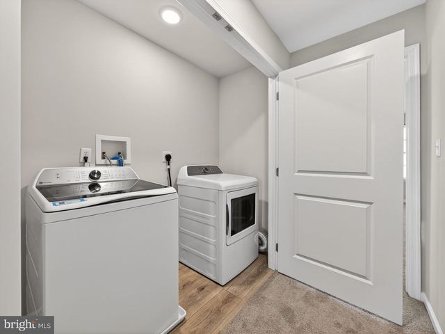 219 SUNGLO DR, Leesport, PA 19533