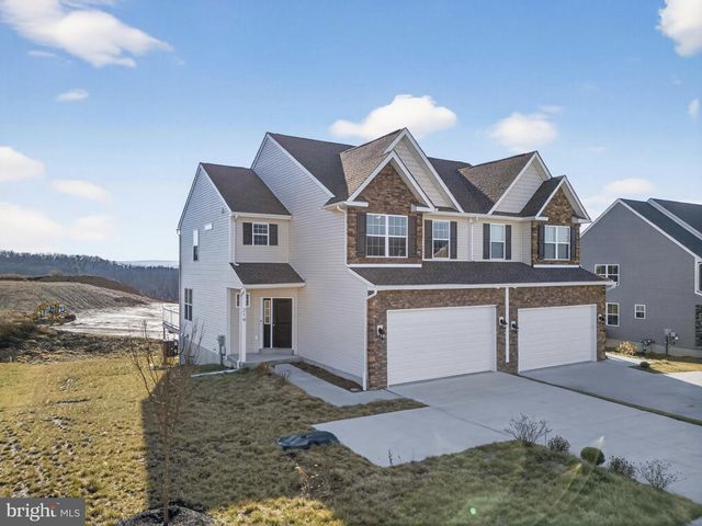 219 SUNGLO DR, Leesport, PA 19533