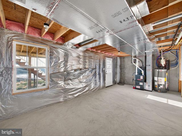 219 SUNGLO DR, Leesport, PA 19533