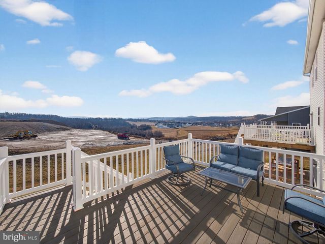 219 SUNGLO DR, Leesport, PA 19533