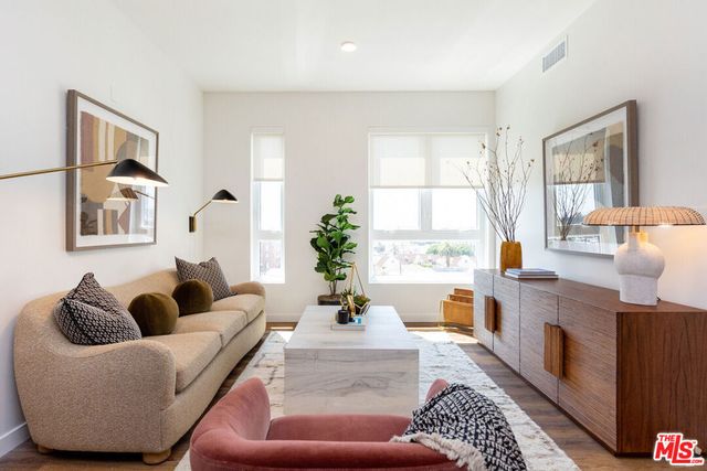 839 S Fedora Street 104, Los Angeles, CA 90005