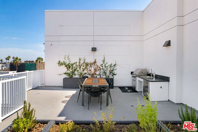 839 S Fedora Street 104, Los Angeles, CA 90005