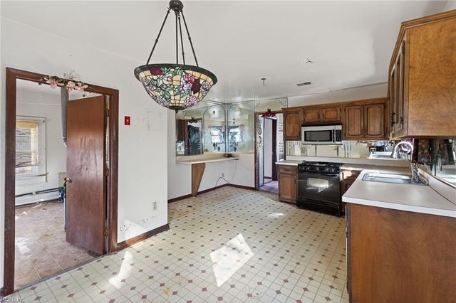 129 S 6th ST, Suffolk, VA 23434