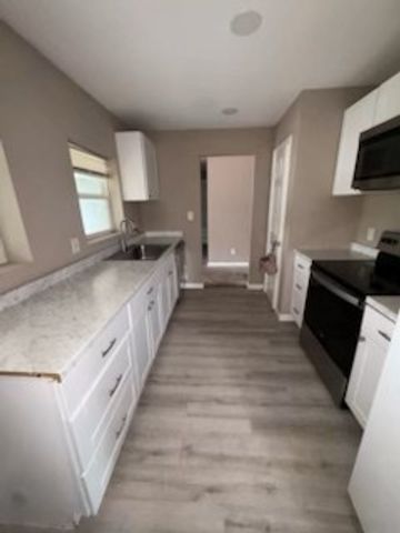 5821 Black Oak Lane, River Oaks, TX 76114