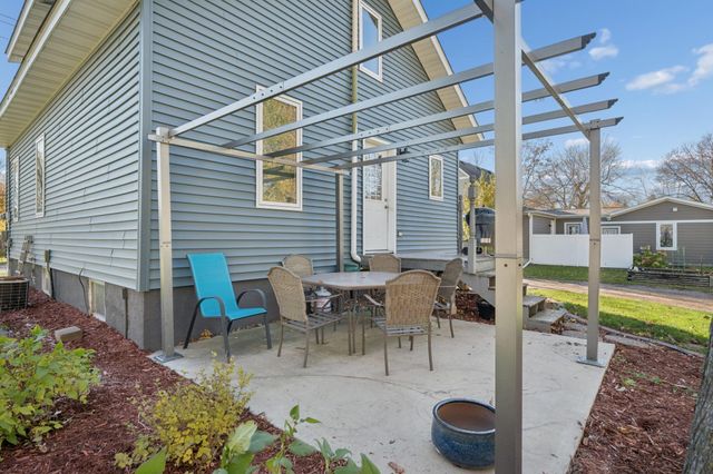 601 Mill Avenue NE, Montgomery, MN 56069