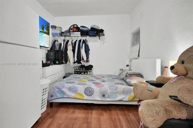 2104 NW 1St Ter, Miami, FL 33125