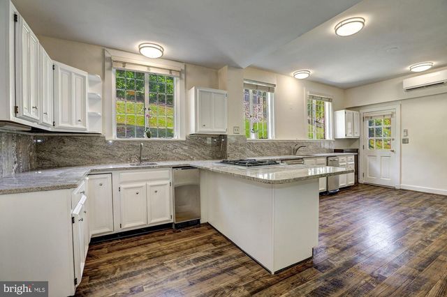 2701 32ND ST NW, Washington, DC 20008