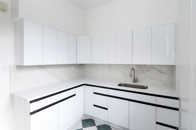 11525 Metropolitan Avenue 233, Kew Gardens, NY 11418