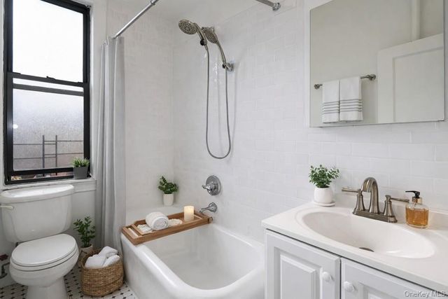 11525 Metropolitan Avenue 233, Kew Gardens, NY 11418