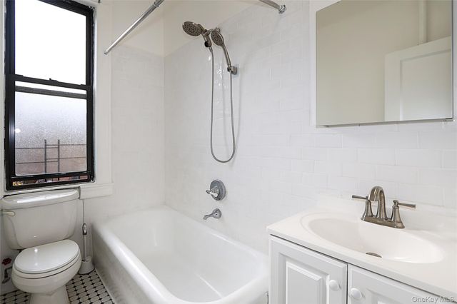 11525 Metropolitan Avenue 233, Kew Gardens, NY 11418