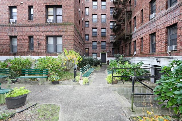 11525 Metropolitan Avenue 233, Kew Gardens, NY 11418