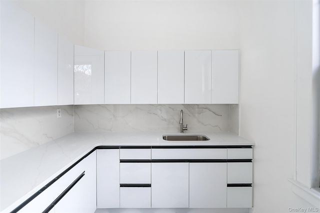 11525 Metropolitan Avenue 233, Kew Gardens, NY 11418