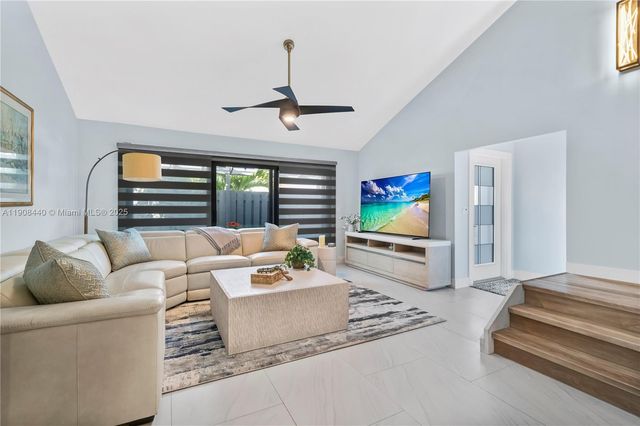 1524 Gabriel St, Hollywood, FL 33020