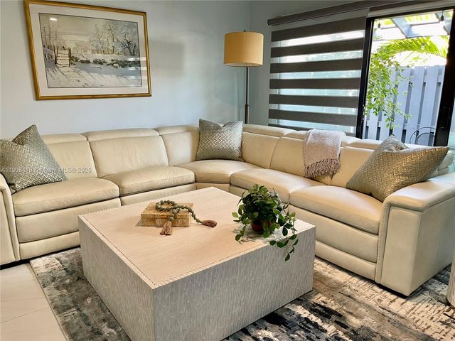 1524 Gabriel St, Hollywood, FL 33020