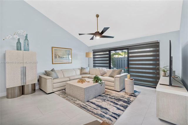 1524 Gabriel St, Hollywood, FL 33020