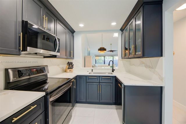 1524 Gabriel St, Hollywood, FL 33020