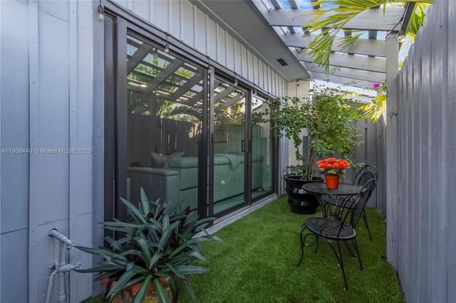 1524 Gabriel St, Hollywood, FL 33020