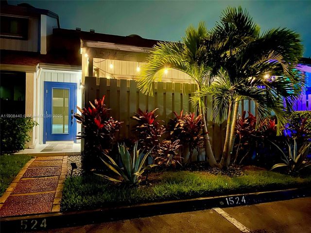 1524 Gabriel St, Hollywood, FL 33020