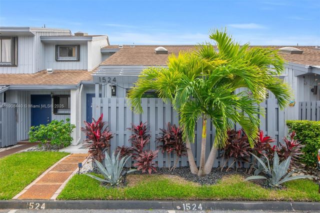 1524 Gabriel St, Hollywood, FL 33020