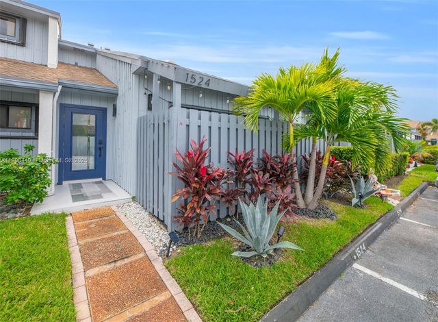 1524 Gabriel St, Hollywood, FL 33020