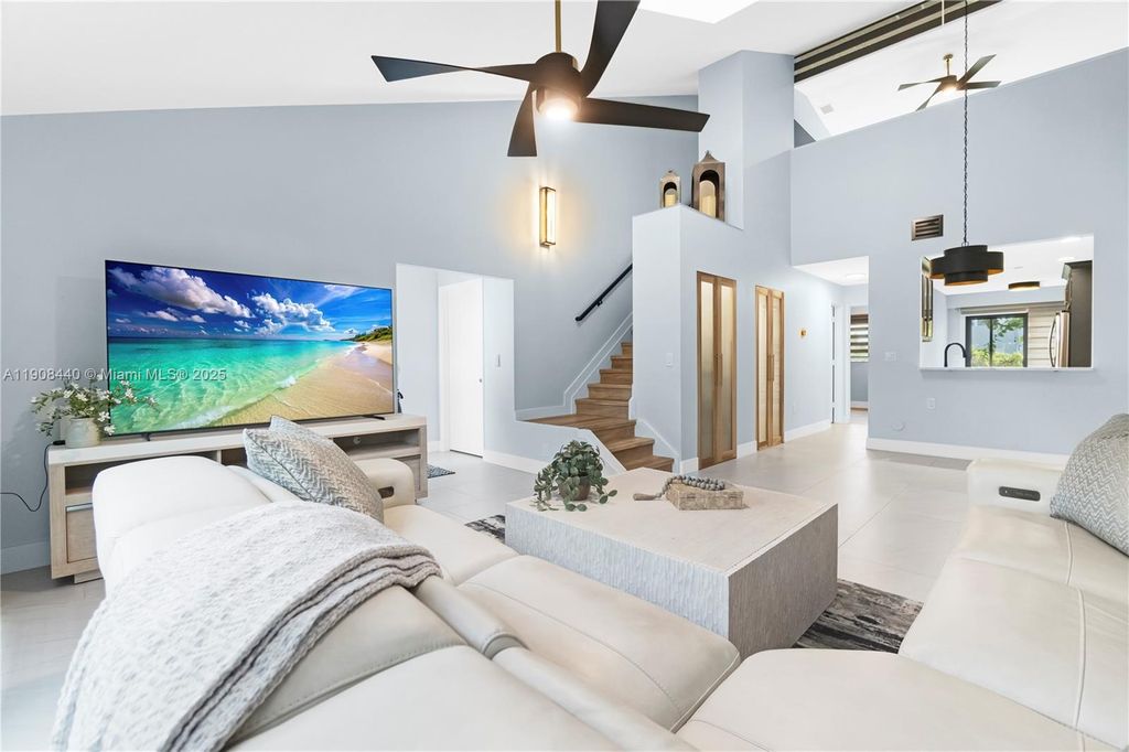 1524 Gabriel St, Hollywood, FL 33020