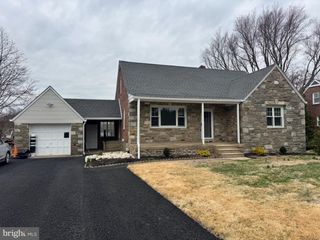 36 GRAVEL HILL RD, Huntingdon Valley, PA 19006