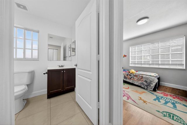 348 NW 40th Court, Oakland Park, FL 33309