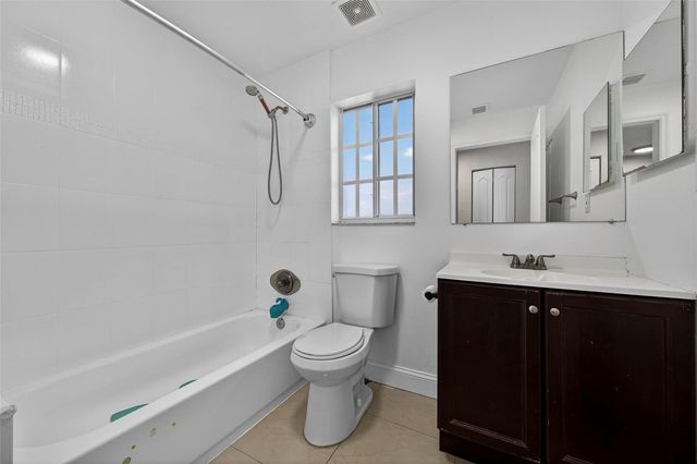 348 NW 40th Court, Oakland Park, FL 33309