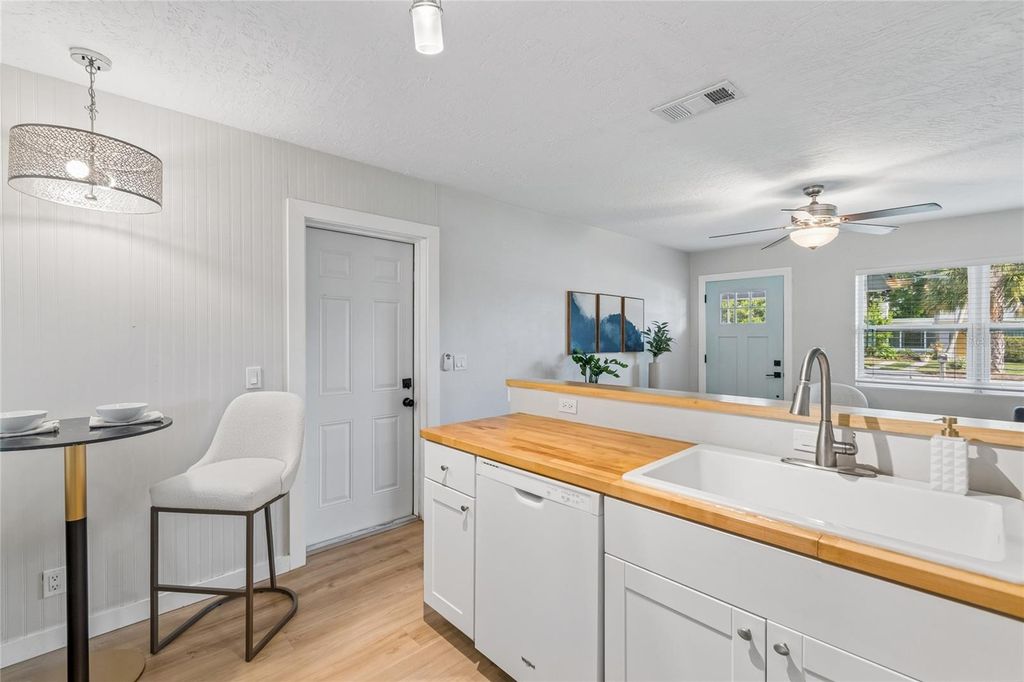 Image 11 of property listing at 4001 W ROGERS AVENUE, Tampa, FL 33611
