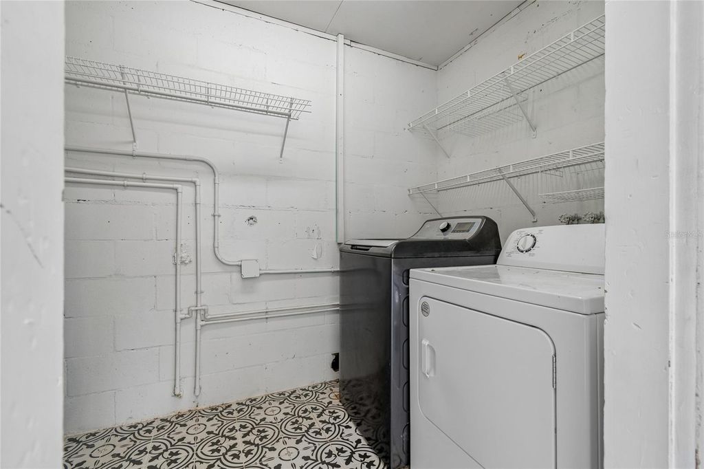 Image 17 of property listing at 4001 W ROGERS AVENUE, Tampa, FL 33611