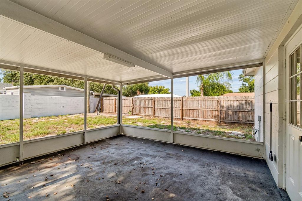 Image 18 of property listing at 4001 W ROGERS AVENUE, Tampa, FL 33611