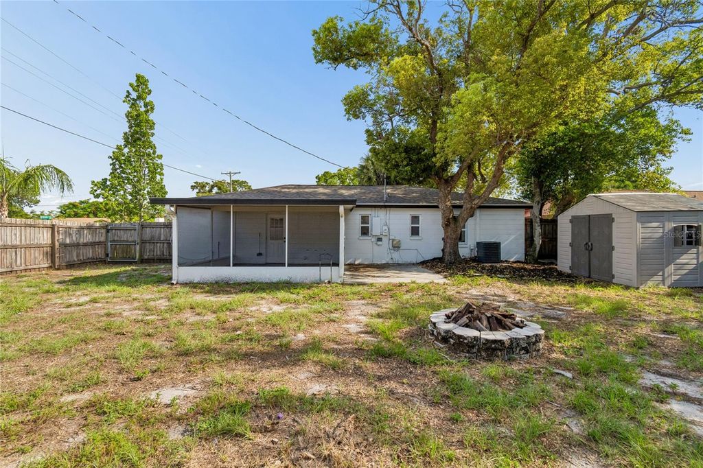 Image 19 of property listing at 4001 W ROGERS AVENUE, Tampa, FL 33611