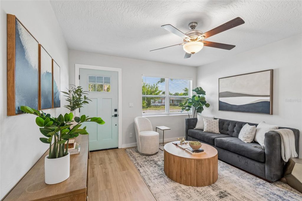 Image 4 of property listing at 4001 W ROGERS AVENUE, Tampa, FL 33611