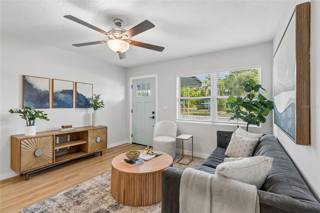 Image 5 of property listing at 4001 W ROGERS AVENUE, Tampa, FL 33611