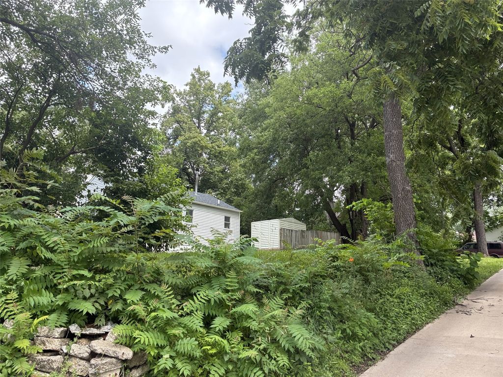 2305 Saylor Road, Des Moines, IA 50313