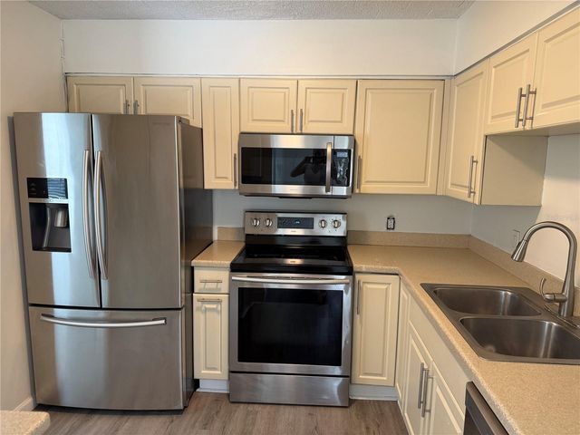 1111 E OKALOOSA AVENUE, Tampa, FL 33604