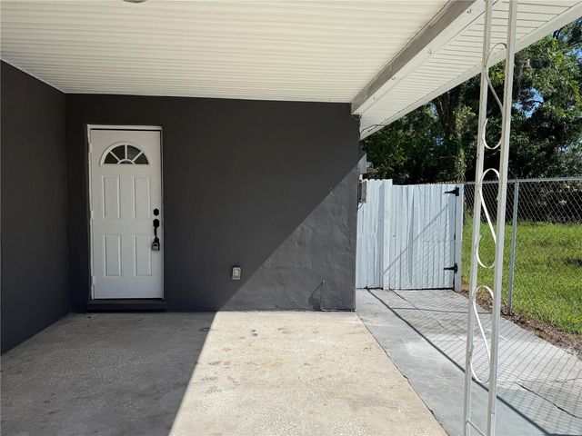 1111 E OKALOOSA AVENUE, Tampa, FL 33604