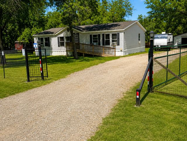 22950 Fawn Trail, Elmendorf, TX 78112
