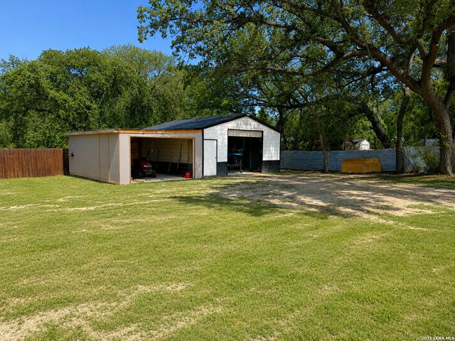 22950 Fawn Trail, Elmendorf, TX 78112