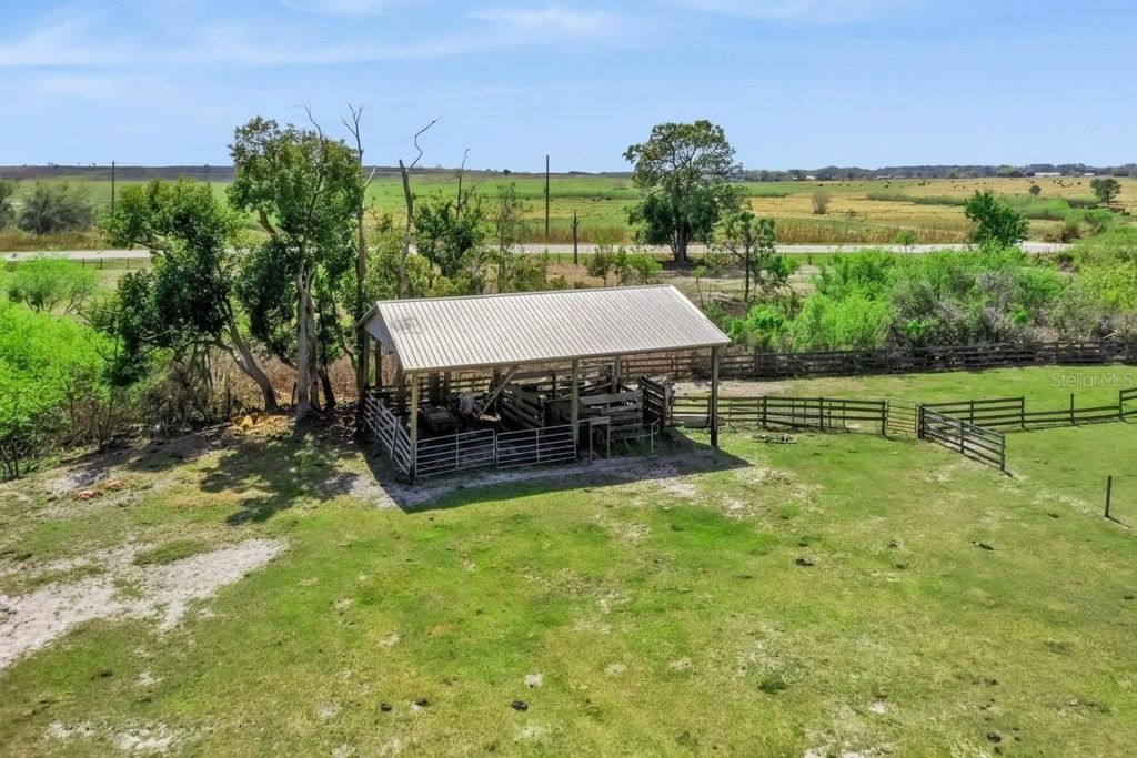 Image 42 of property listing at 10616 OLD GROVE ROAD, Clermont, FL 34711