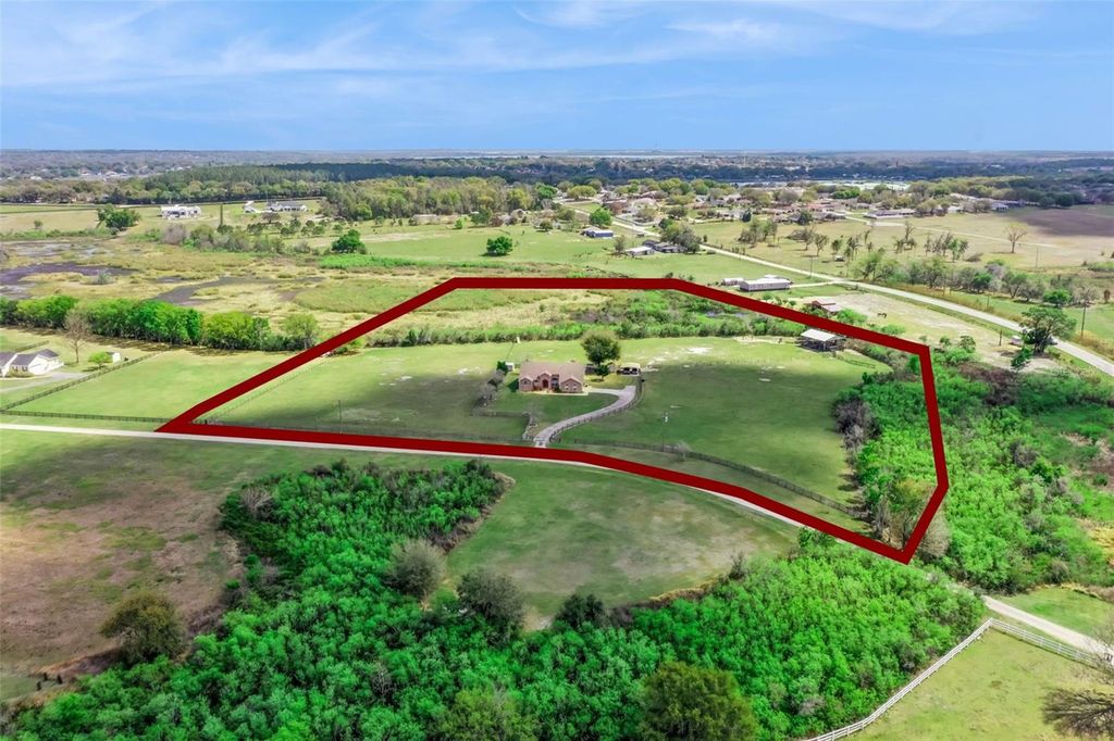 Image 6 of property listing at 10616 OLD GROVE ROAD, Clermont, FL 34711