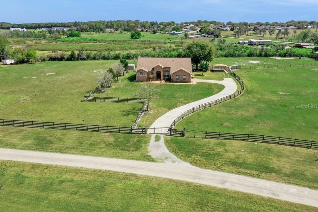 Image 52 of property listing at 10616 OLD GROVE ROAD, Clermont, FL 34711