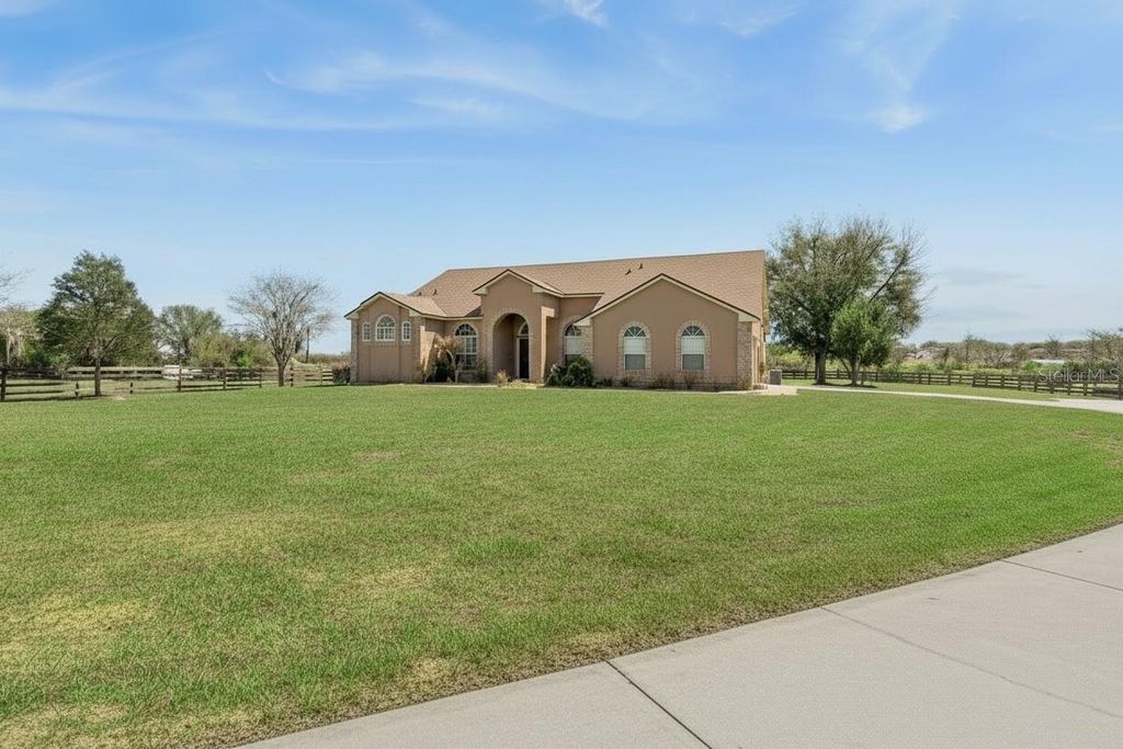 Image 57 of property listing at 10616 OLD GROVE ROAD, Clermont, FL 34711