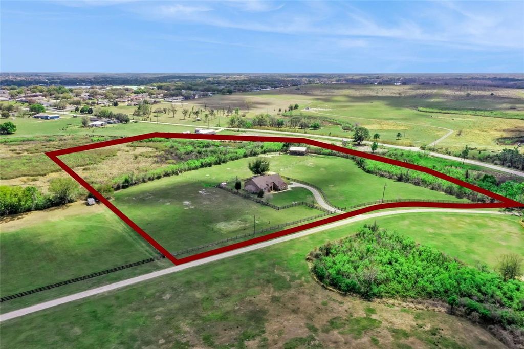 Image 7 of property listing at 10616 OLD GROVE ROAD, Clermont, FL 34711