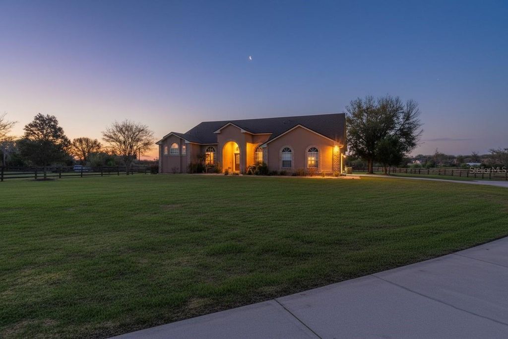 Image 61 of property listing at 10616 OLD GROVE ROAD, Clermont, FL 34711