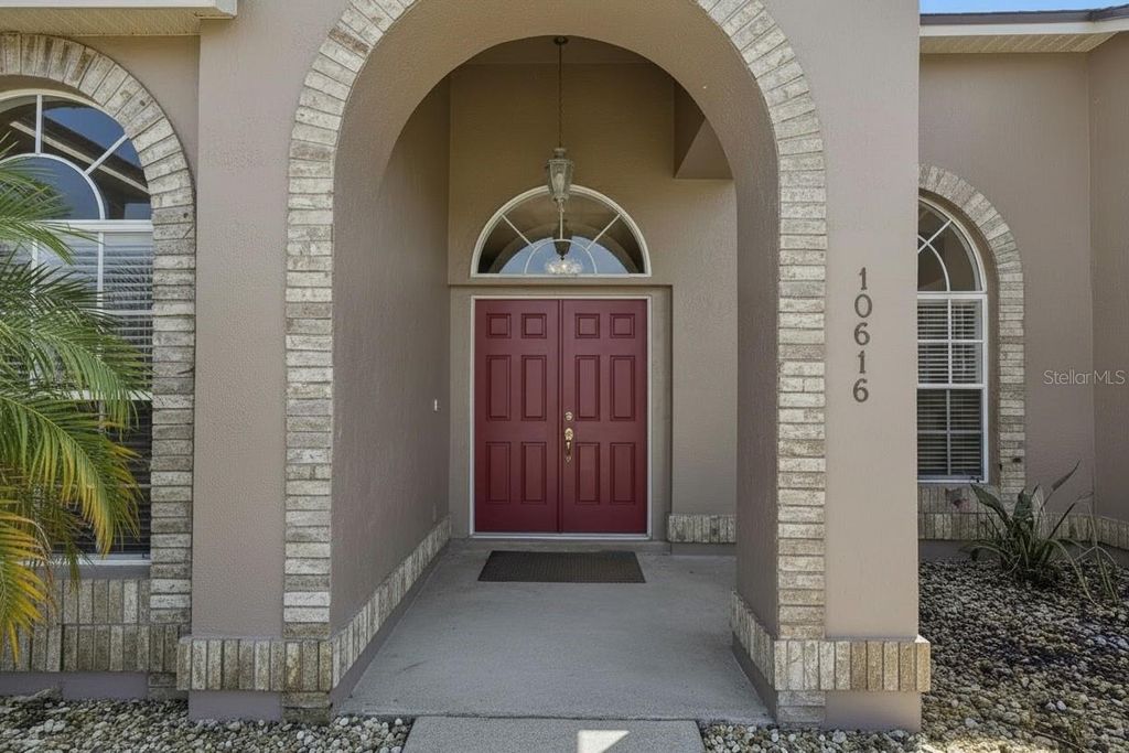 Image 10 of property listing at 10616 OLD GROVE ROAD, Clermont, FL 34711